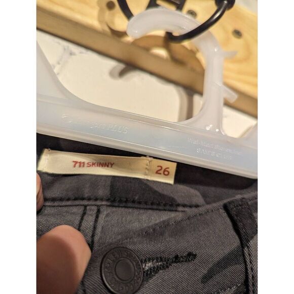 Nwot Levi's 711 camo skinny pants 26 * - Picture 3 of 3
